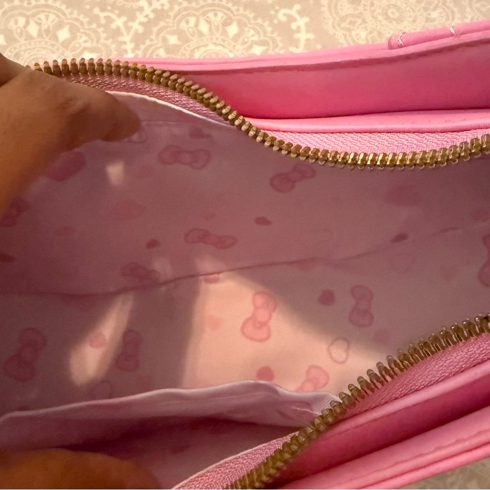 Hot Topic Pink Shoulder Bag - Picture 3 of 3